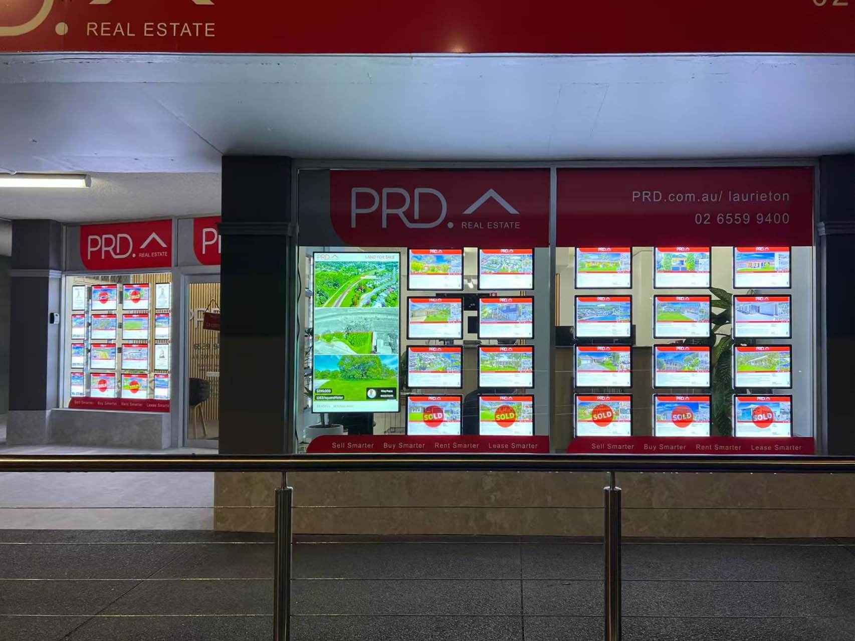 21.5-inch digital window signage