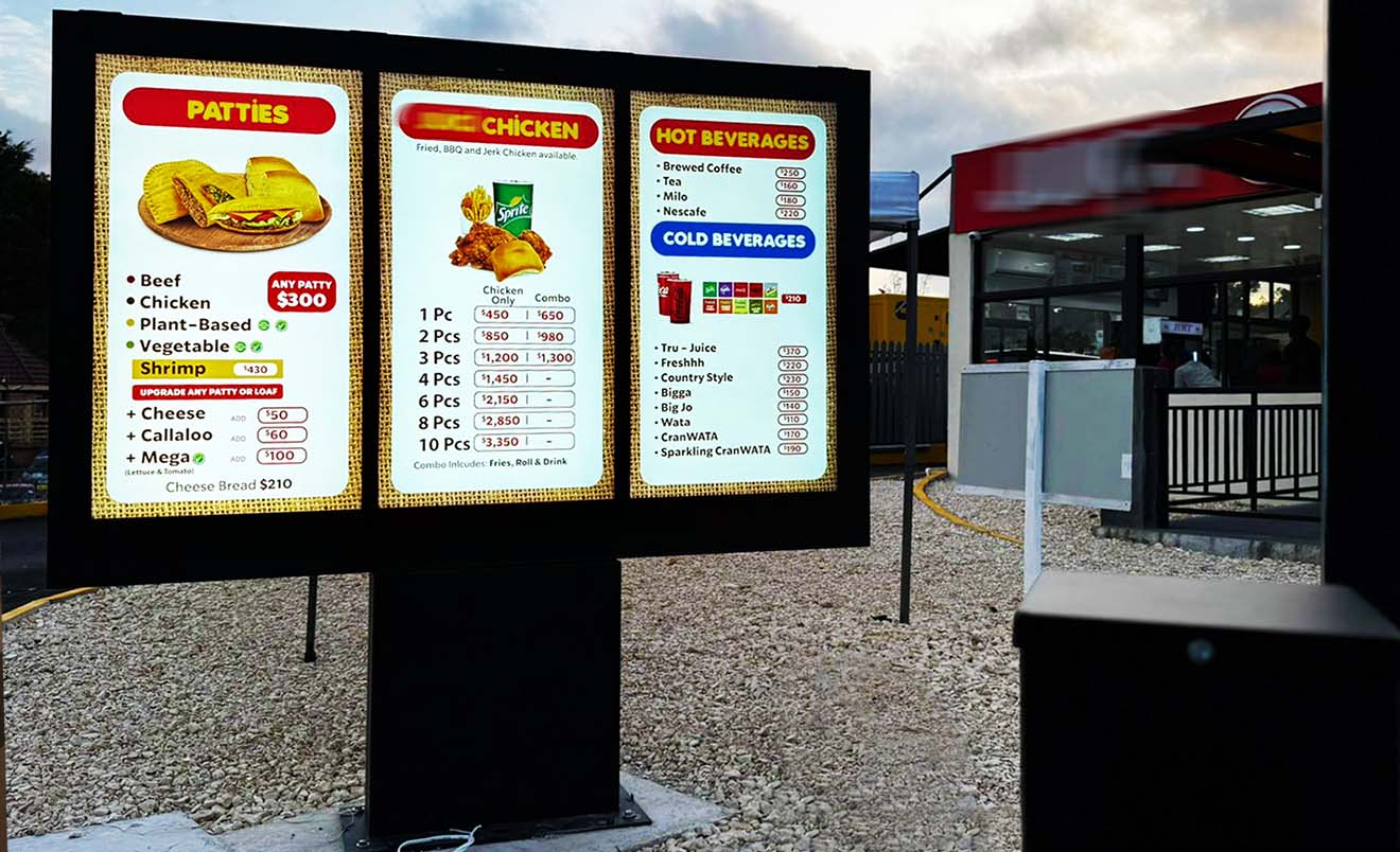Tableau de menu numérique pour drive-in | Intelligent, étanche et haute luminosité
