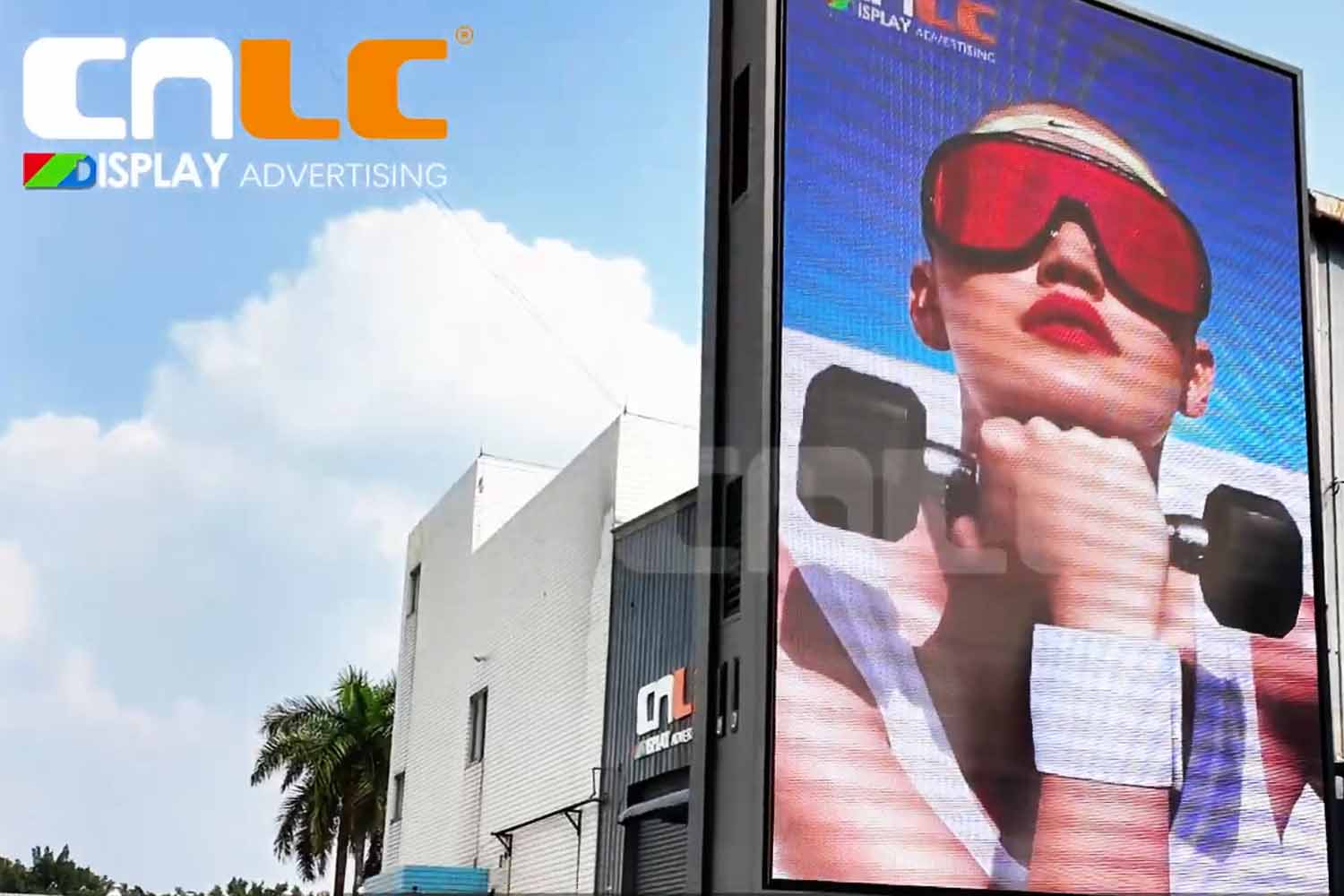 Panneau d'affichage LED double face CNLC P4 extérieur | Design haute luminosité, sans verre, optimisé pour la publicité extérieure