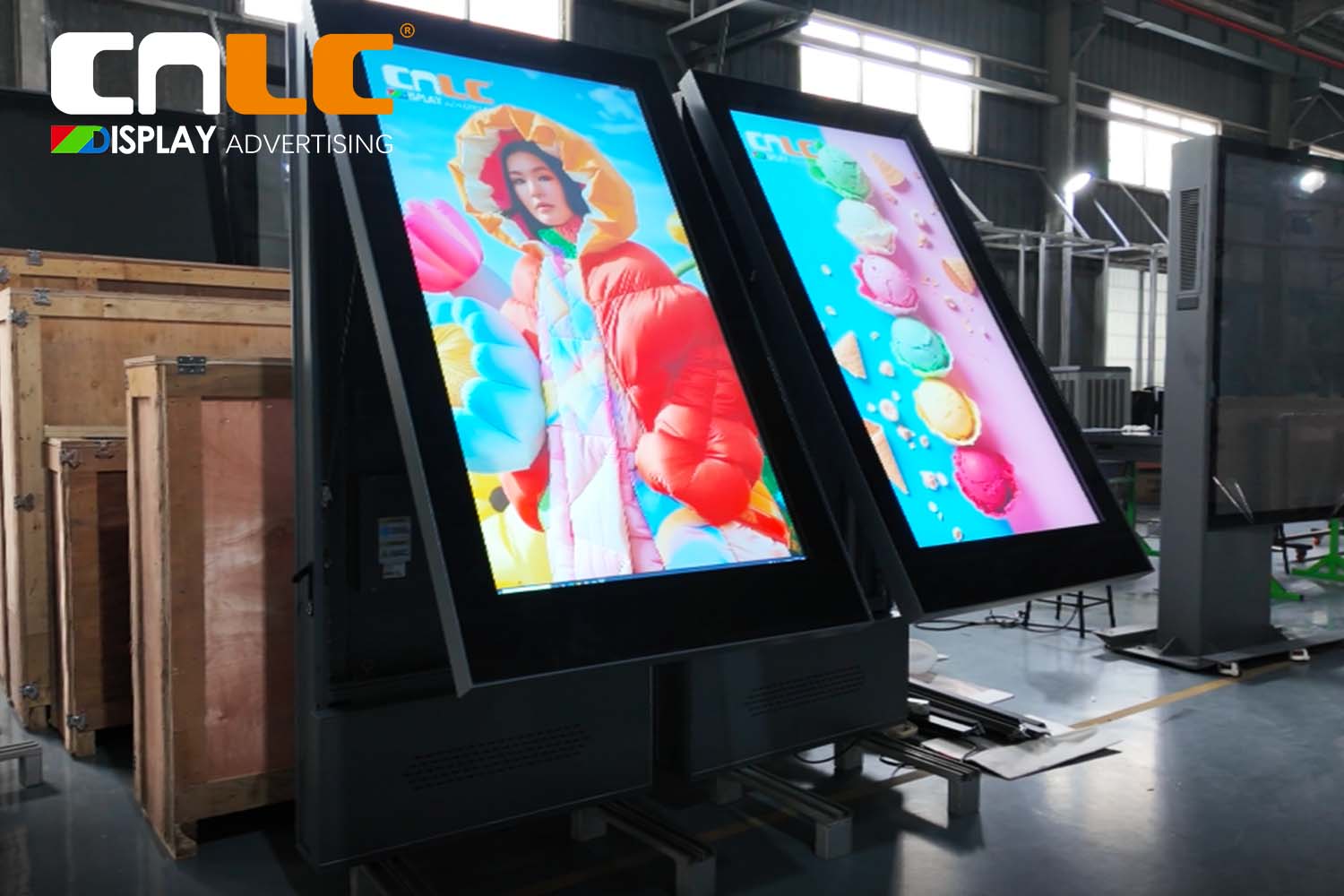 Écran publicitaire LCD tactile d'extérieur de 65 pouces – Haute luminosité, résistant aux intempéries et interactif