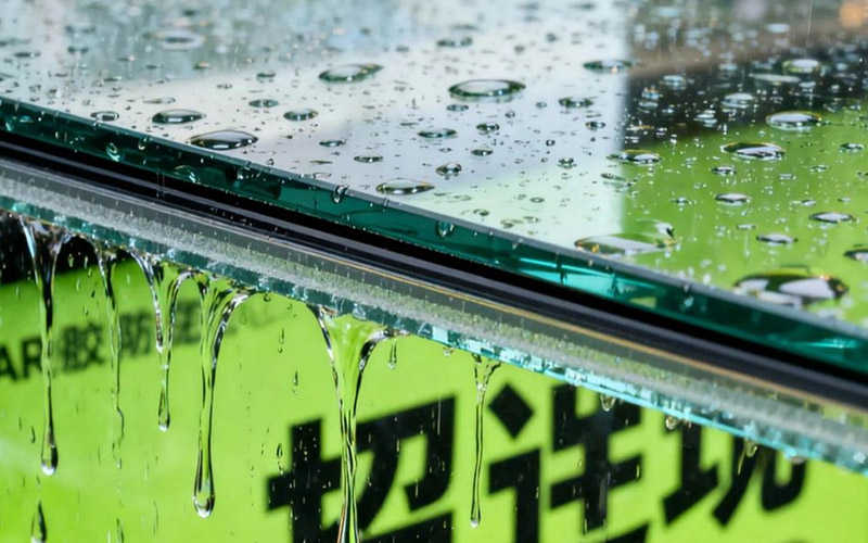 Outdoor Advertising Screens Hard to See? CNLC Anti-Reflective Laminated Glass Solves 3 Major Problems