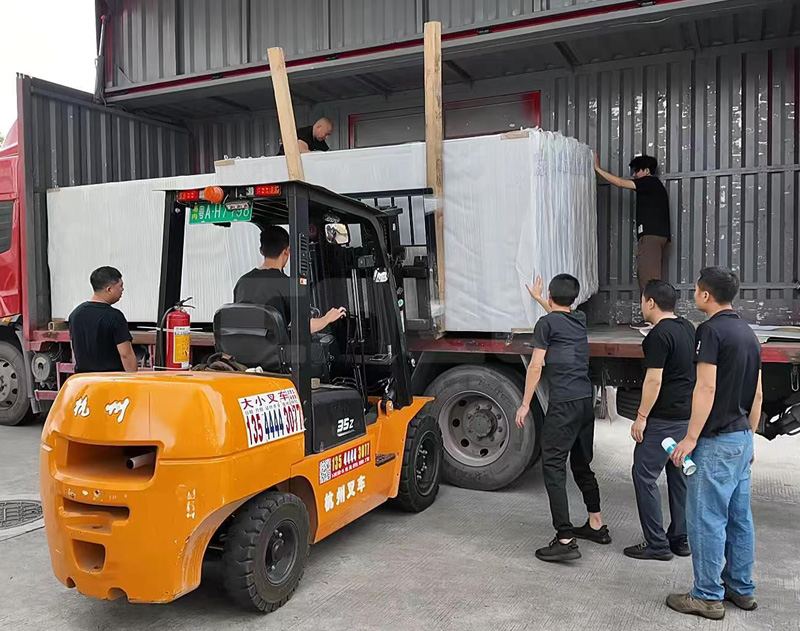 Bulk Display Shipments: Global Deliveries in Progress